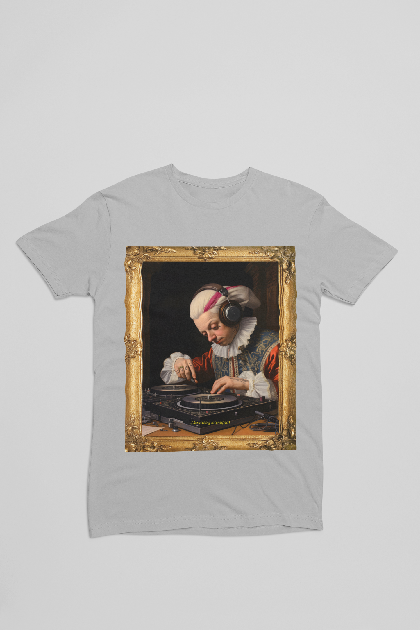 Vintage Gold Frame and Classical DJ T-shirt 👀💕